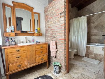 Casa en Venta de 4 Dormitorios con Pileta - Talar de Mendiolaza