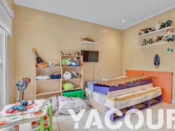 Casa en PH - 6 Dormitorios 5 Baños - 403,62Mts2 - Boedo