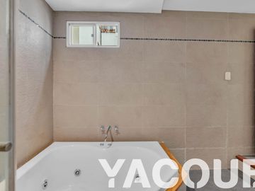 Casa en PH - 6 Dormitorios 5 Baños - 403,62Mts2 - Boedo