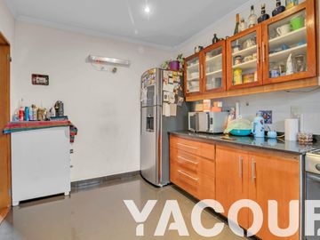 Casa en PH - 6 Dormitorios 5 Baños - 403,62Mts2 - Boedo