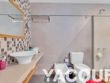 Casa en PH - 6 Dormitorios 5 Baños - 403,62Mts2 - Boedo