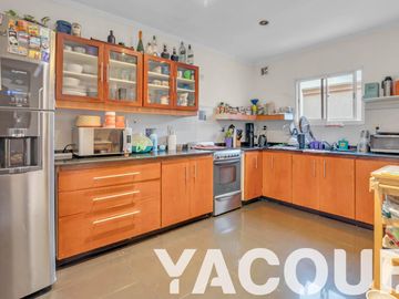 Casa en PH - 6 Dormitorios 5 Baños - 403,62Mts2 - Boedo
