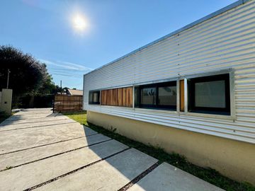 Casa en  Venta en City Bell a Estrenar de Dos dormitorios con Parque