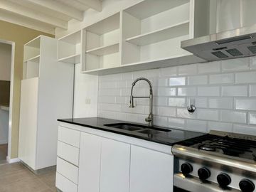 Casa en  Venta en City Bell a Estrenar de Dos dormitorios con Parque
