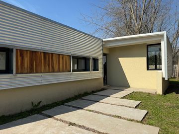 Casa en  Venta en City Bell a Estrenar de Dos dormitorios con Parque