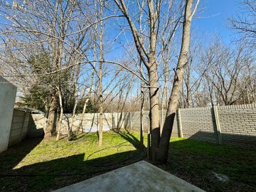 Casa en  Venta en City Bell a Estrenar de Dos dormitorios con Parque