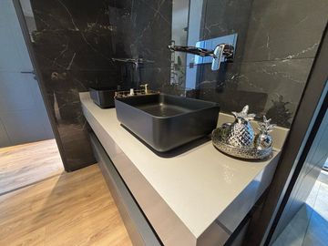 Casa 6 Amb a Estrenar en Venta, Lote Al Lago en Barrio Marinas. Puertos del Lago