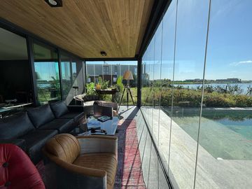 Casa 6 Amb a Estrenar en Venta, Lote Al Lago en Barrio Marinas. Puertos del Lago