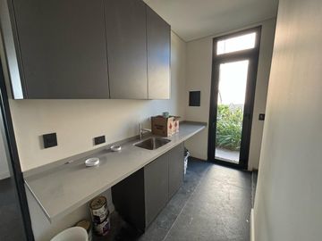 Casa 6 Amb a Estrenar en Venta, Lote Al Lago en Barrio Marinas. Puertos del Lago