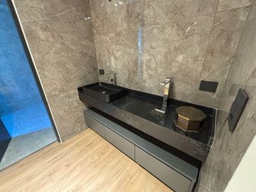 Casa 6 Amb a Estrenar en Venta, Lote Al Lago en Barrio Marinas. Puertos del Lago