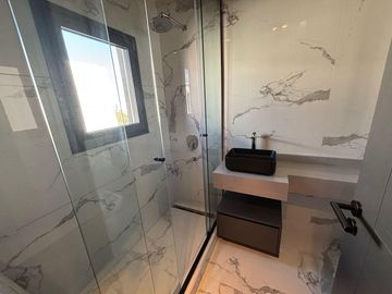 Casa 6 Amb a Estrenar en Venta, Lote Al Lago en Barrio Marinas. Puertos del Lago