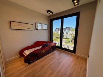 Casa 6 Amb a Estrenar en Venta, Lote Al Lago en Barrio Marinas. Puertos del Lago