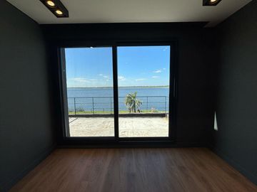 Casa 6 Amb a Estrenar en Venta, Lote Al Lago en Barrio Marinas. Puertos del Lago