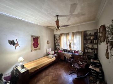 ¡OPORTUNIDAD DE CHALET DE EPOCA!