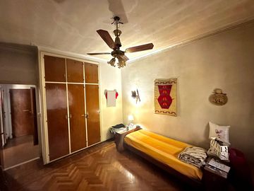¡OPORTUNIDAD DE CHALET DE EPOCA!