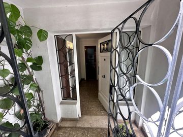¡OPORTUNIDAD DE CHALET DE EPOCA!