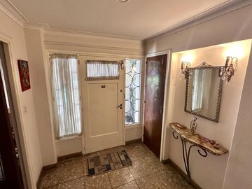 ¡OPORTUNIDAD DE CHALET DE EPOCA!