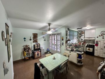 ¡OPORTUNIDAD DE CHALET DE EPOCA!