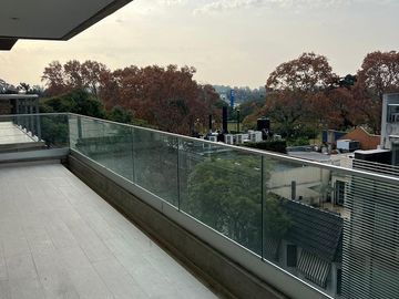 3 ambientes con dependencia y cochera en Belgrano. EN VENTA!
