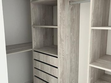 3 ambientes con dependencia y cochera en Belgrano. EN VENTA!