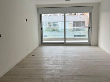 3 ambientes con dependencia y cochera en Belgrano. EN VENTA!