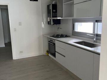3 ambientes con dependencia y cochera en Belgrano. EN VENTA!