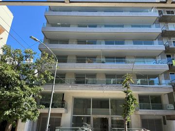 3 ambientes con dependencia y cochera en Belgrano. EN VENTA!