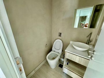 3 ambientes con dependencia y cochera en Belgrano. EN VENTA!