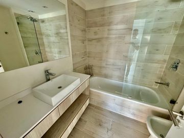 3 ambientes con dependencia y cochera en Belgrano. EN VENTA!