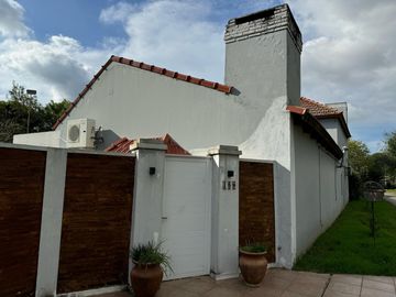 Quinta en  venta en barrio Brigadier López. Apta crédito.