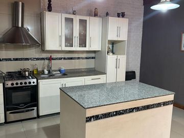 Quinta en  venta en barrio Brigadier López. Apta crédito.