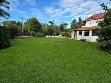 Quinta en  venta en barrio Brigadier López. Apta crédito.