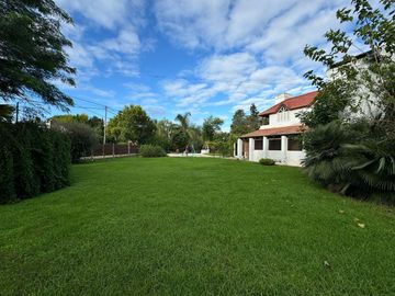 Quinta en  venta en barrio Brigadier López. Apta crédito.
