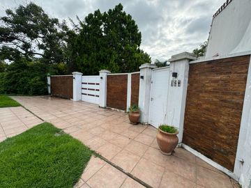 Quinta en  venta en barrio Brigadier López. Apta crédito.