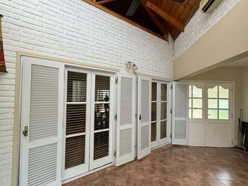 Quinta en  venta en barrio Brigadier López. Apta crédito.