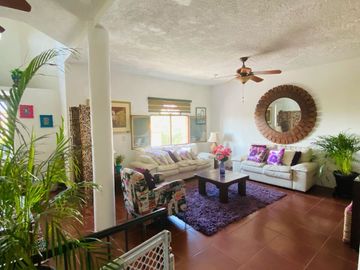 CASA EN VENTA EN CONTRY SOL 4TO SECTOR
