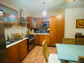 CASA EN VENTA EN CONTRY SOL 4TO SECTOR