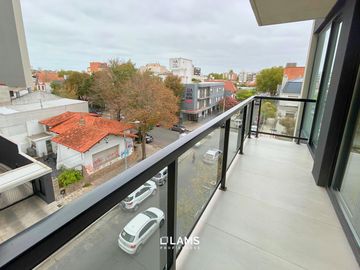 Venta - Departamento 2 ambientes con cochera - Zona Guemes