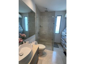 APARTAMENTO EN ALTOS DE RIOMAR EN VENTA. PISOS DE MARMOL.