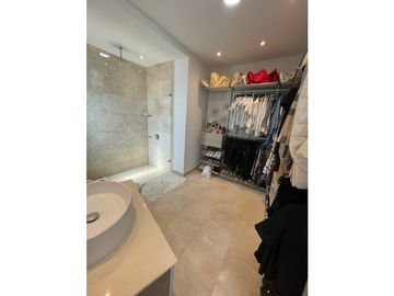 APARTAMENTO EN ALTOS DE RIOMAR EN VENTA. PISOS DE MARMOL.