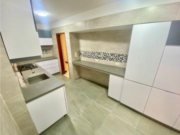 Se vende apartamento con cocina remodelada en Santa Teresita.