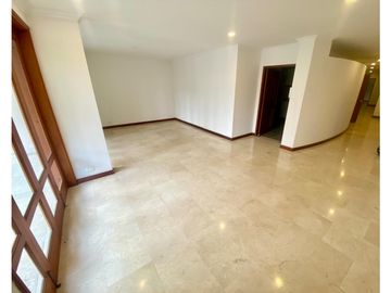 Se vende apartamento con cocina remodelada en Santa Teresita.