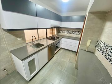 Se vende apartamento con cocina remodelada en Santa Teresita.