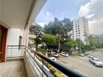 Se vende apartamento con cocina remodelada en Santa Teresita.
