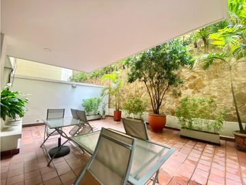 Se vende apartamento con cocina remodelada en Santa Teresita.