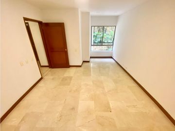 Se vende apartamento con cocina remodelada en Santa Teresita.