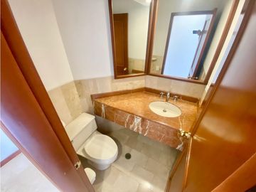 Se vende apartamento con cocina remodelada en Santa Teresita.