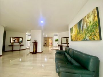 Se vende apartamento con cocina remodelada en Santa Teresita.