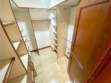 Se vende apartamento con cocina remodelada en Santa Teresita.