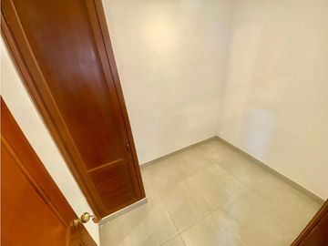 Se vende apartamento con cocina remodelada en Santa Teresita.